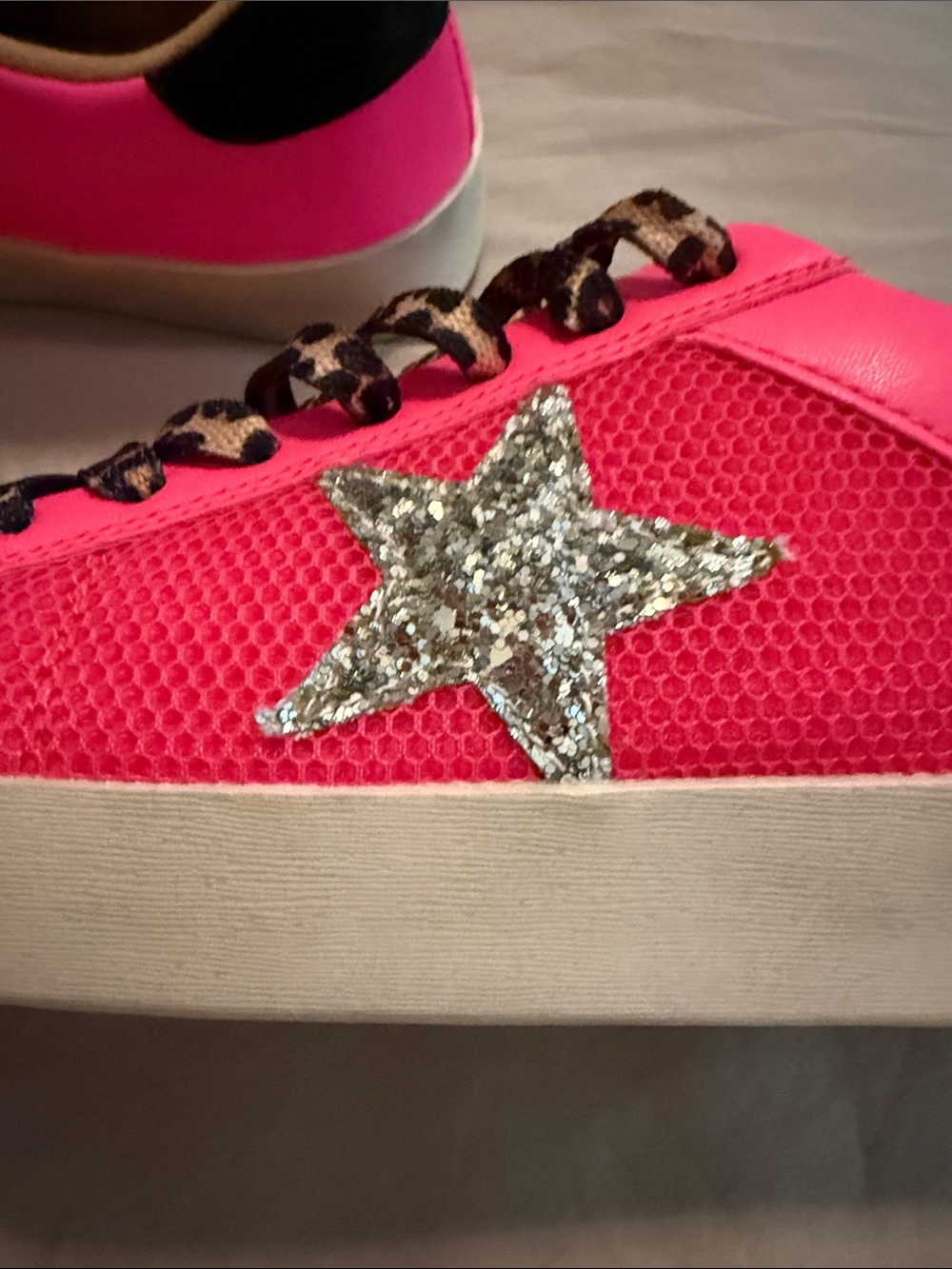 Mi.iM Neon Pink Sneakers with Leopard Laces and Silver Star Size 8 - Picture 3 of 4
